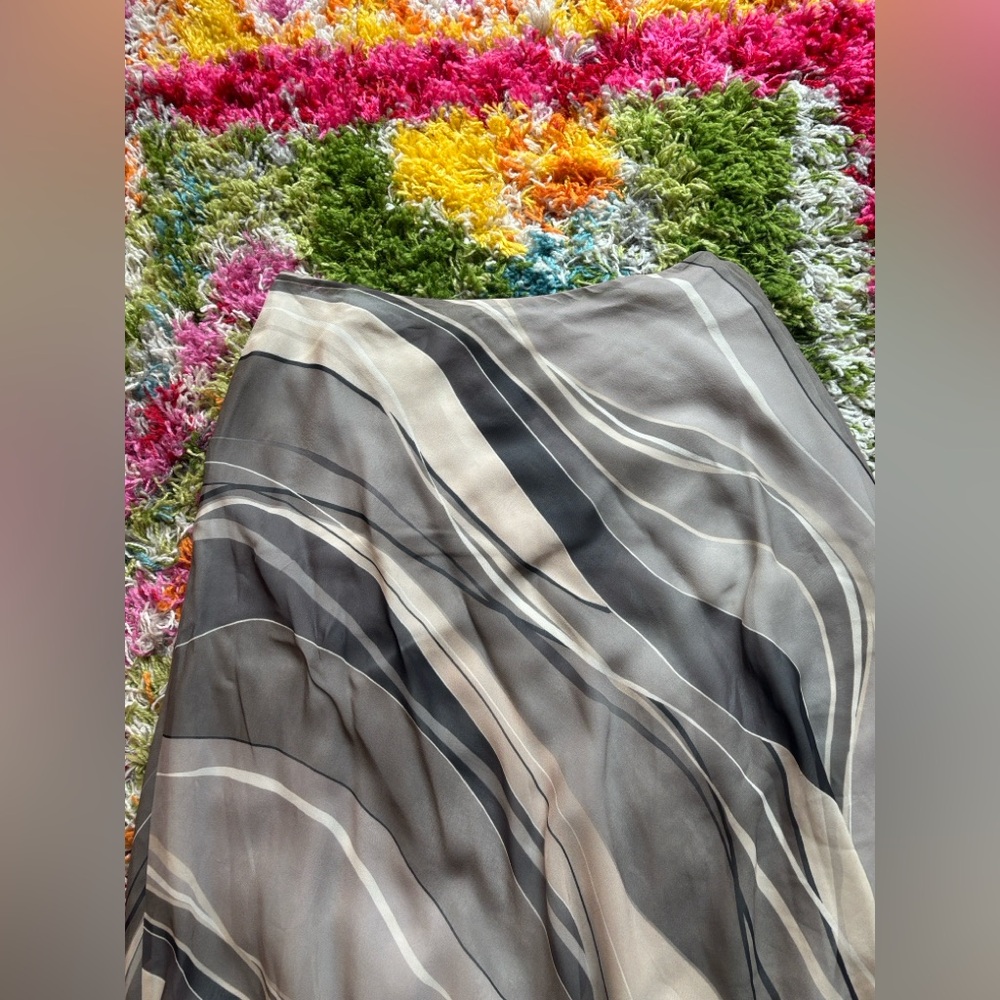 Vintage Anthropologie Kenneth Cole Gray and Tan Patterned 100% Silk Maxi Skirt - Picture 9 of 16